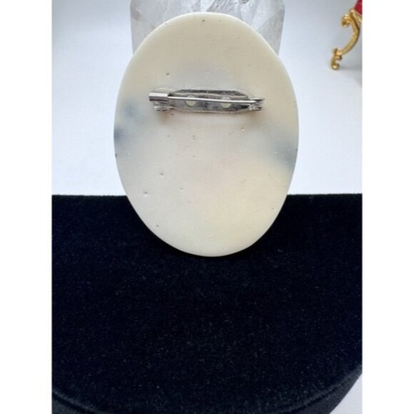 Estate Mauve Cream Tan & Green Art Deco Woman Head Plastic Oval Pin Brooch 2.1/4 - Picture 2 of 6